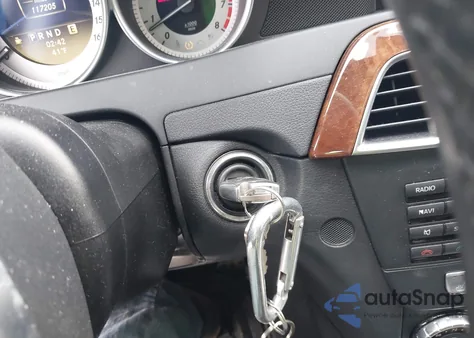 2012 Mercedes-Benz C 300 Sport 4Matic z USA, uszkodzony, nr VIN WDDGF8BB4CR213470